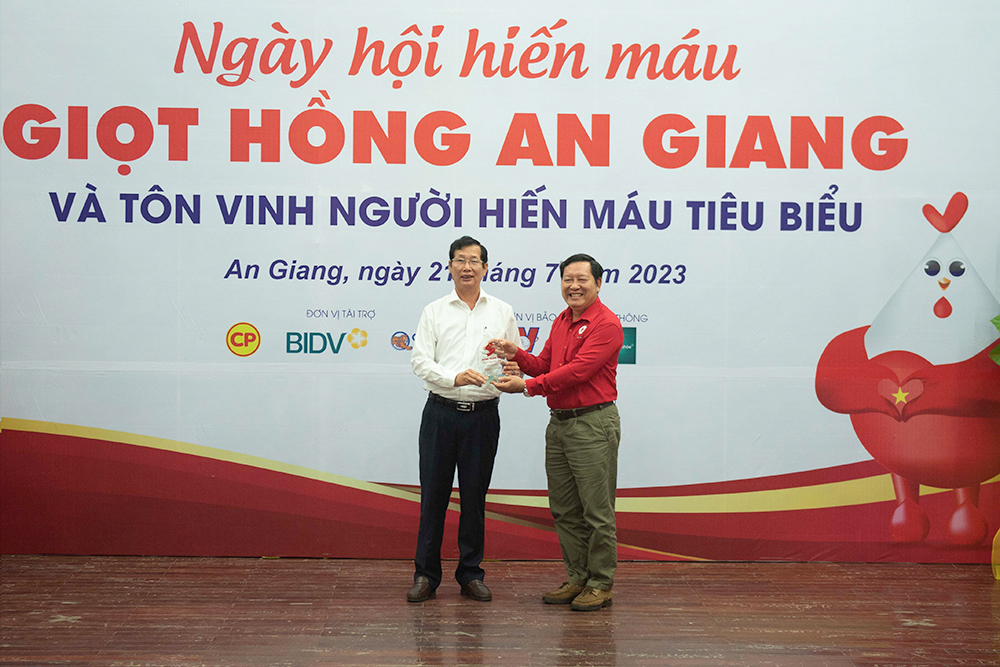 An Giang tổ chức Chương trình “Hành trình đỏ” và tôn vinh người hiến máu tiêu biểu tỉnh An Giang năm 2023