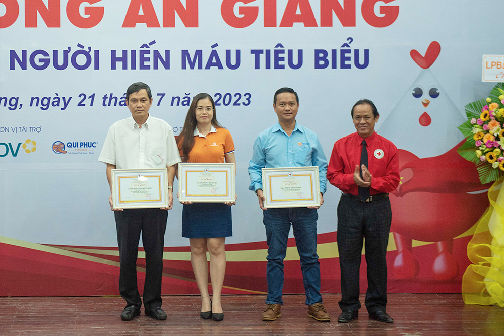 An Giang tổ chức Chương trình “Hành trình đỏ” và tôn vinh người hiến máu tiêu biểu tỉnh An Giang năm 2023