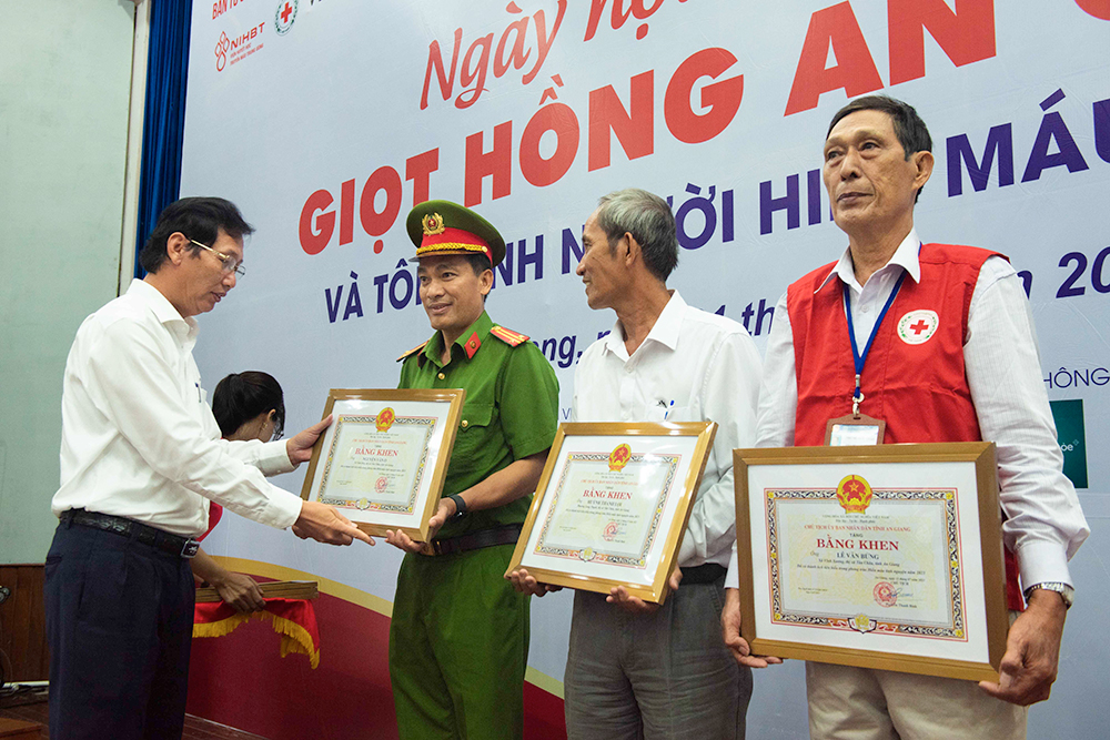 An Giang tổ chức Chương trình “Hành trình đỏ” và tôn vinh người hiến máu tiêu biểu tỉnh An Giang năm 2023