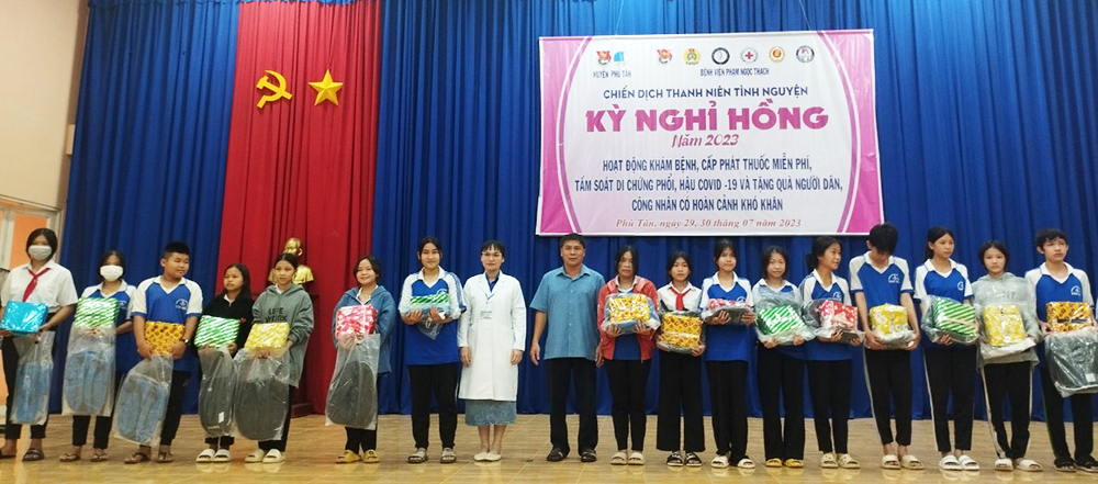 Sôi nổi các hoạt động Chiến dịch “Kỳ nghỉ hồng” ở huyện Phú Tân