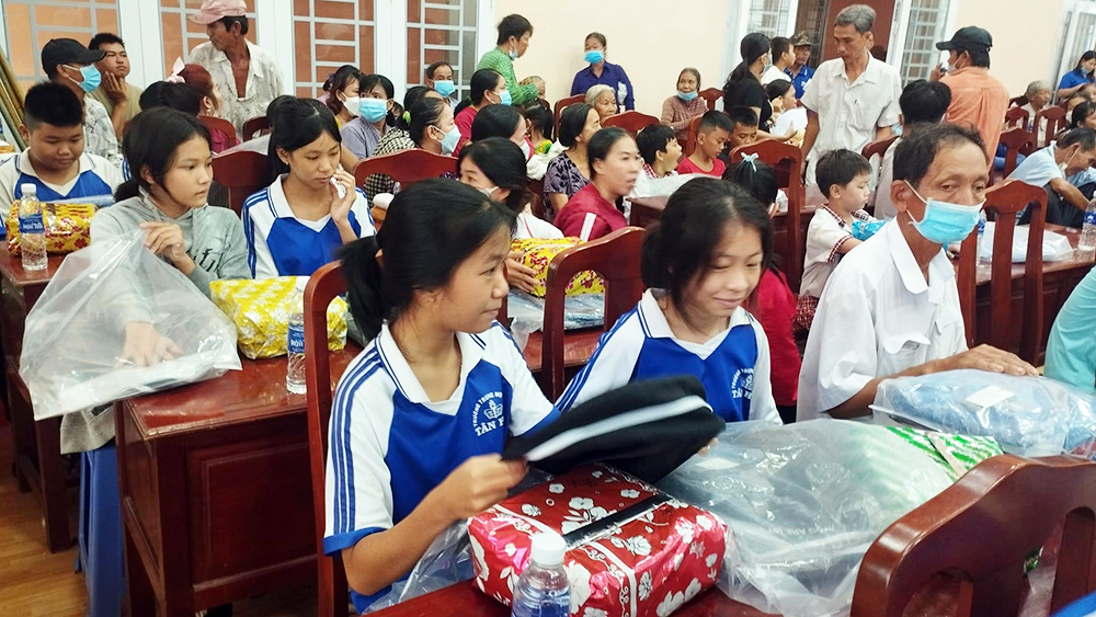 Sôi nổi các hoạt động Chiến dịch “Kỳ nghỉ hồng” ở huyện Phú Tân