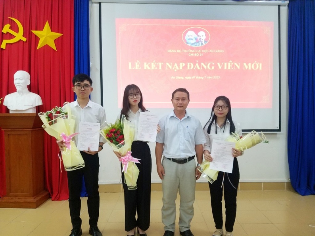 An Giang phát triển đảng viên trong học sinh, sinh viên