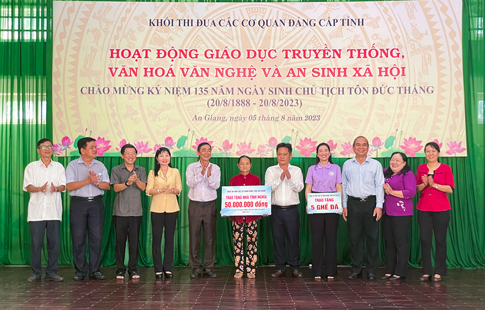 Khối Thi đua các cơ quan Đảng cấp tỉnh An Giang giáo dục truyền thống nhân kỷ niệm 135 Ngày sinh Chủ tịch Tôn Đức Thắng