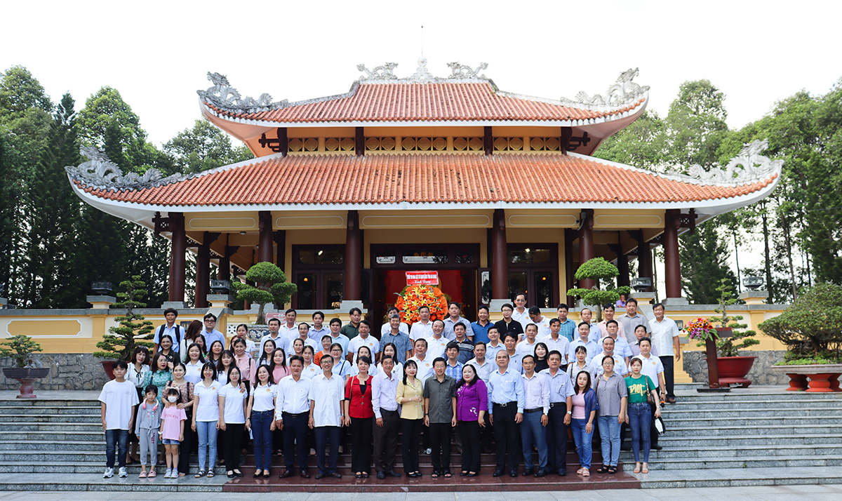 Khối Thi đua các cơ quan Đảng cấp tỉnh An Giang giáo dục truyền thống nhân kỷ niệm 135 Ngày sinh Chủ tịch Tôn Đức Thắng