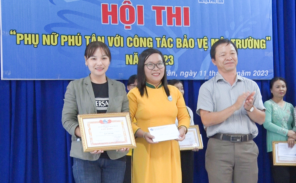 Hội thi “Phụ nữ Phú Tân với công tác bảo vệ môi trường”
