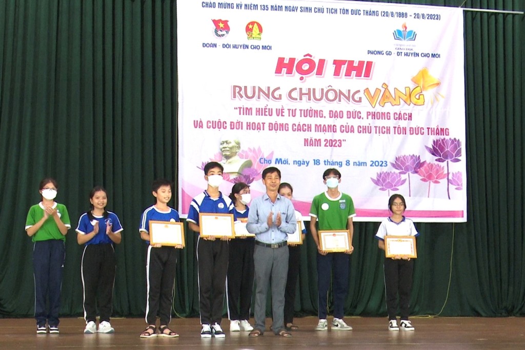 Huyện đoàn Chợ Mới tổ chức thi rung chuông vàng tìm hiểu về tư tưởng, đạo đức, phong cách và cuộc đời hoạt động cách mạng của Chủ tịch Tôn Đức Thắng
