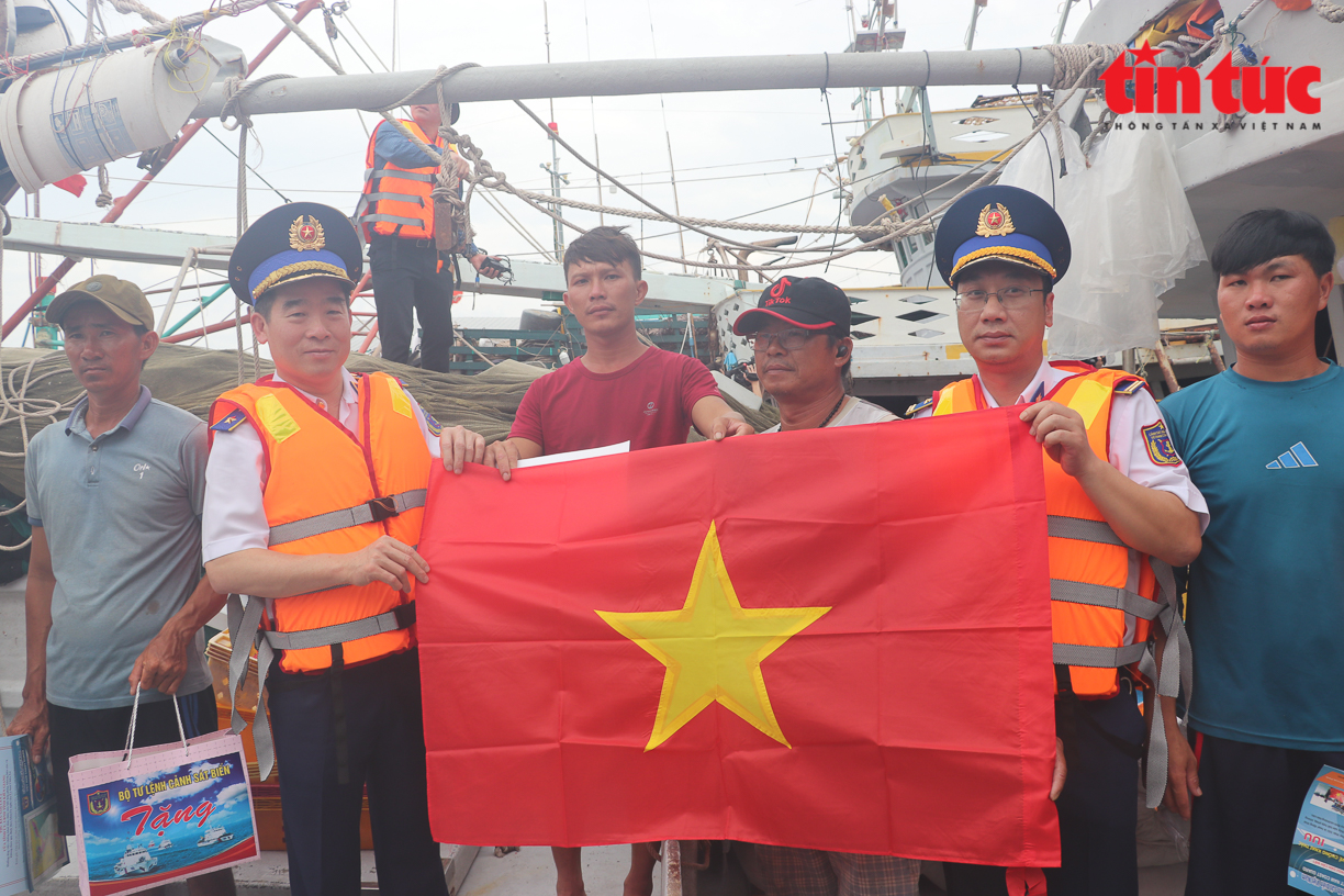 Xây dựng Cảnh sát biển Việt Nam vững mạnh toàn diện