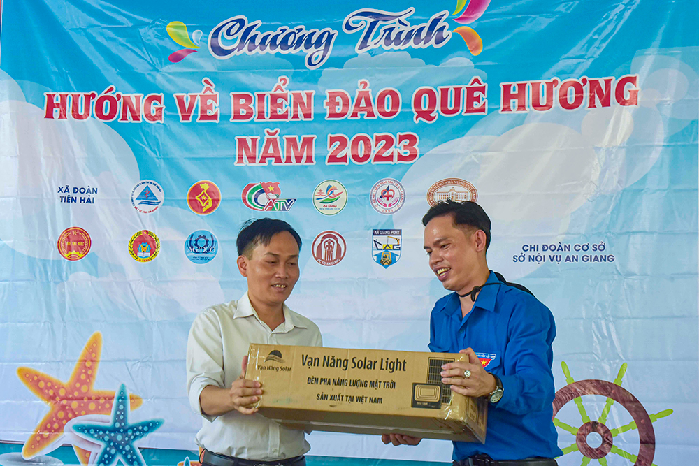 Tuổi trẻ An Giang hướng về biển, đảo quê hương