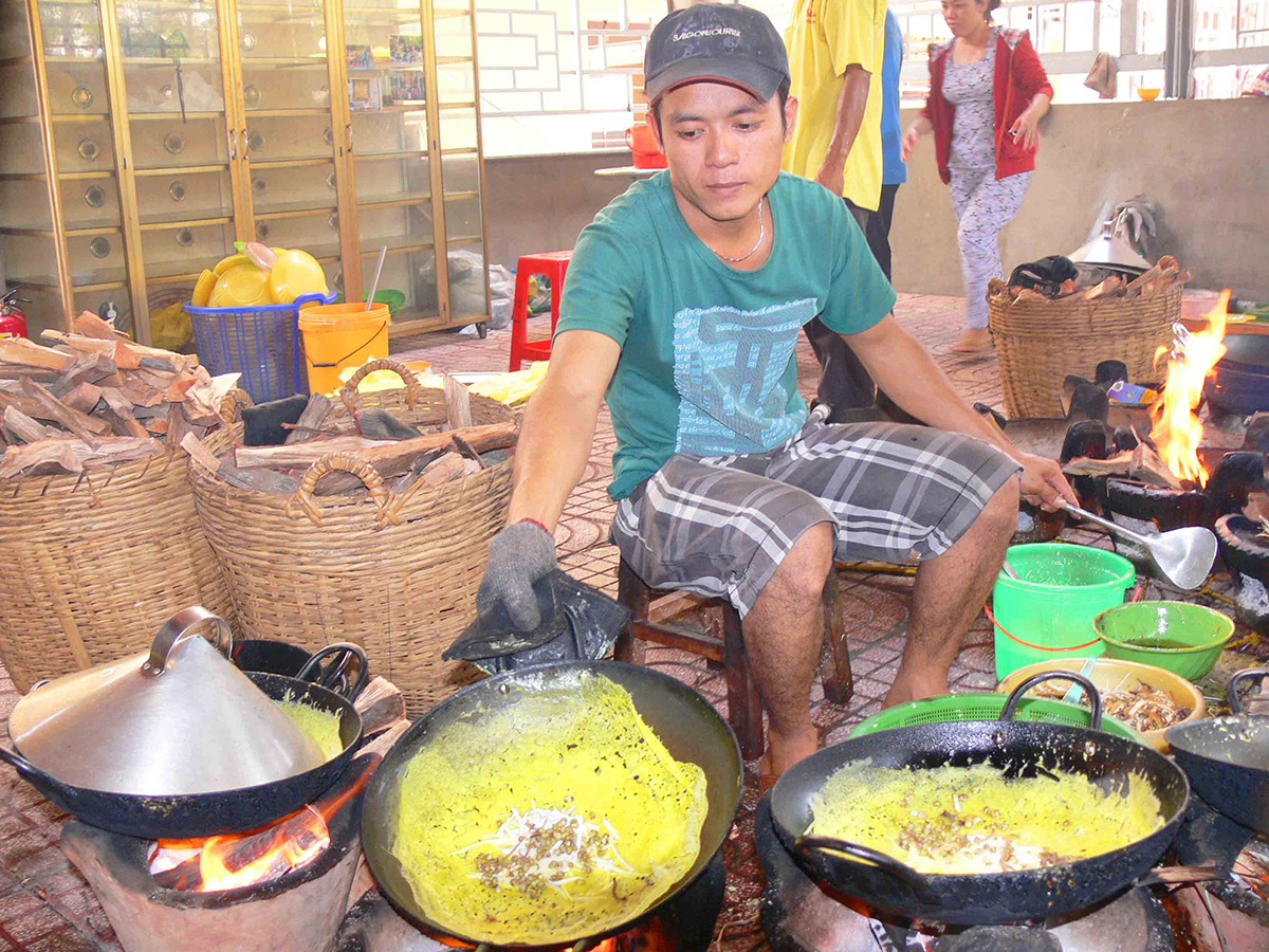 Về Bảy Núi thưởng thức bánh xèo miễn phí vào mùa Vu lan