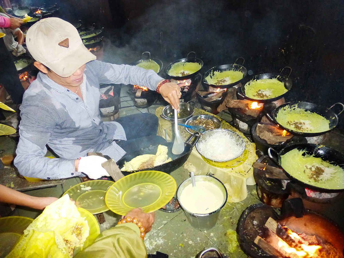 Về Bảy Núi thưởng thức bánh xèo miễn phí vào mùa Vu lan