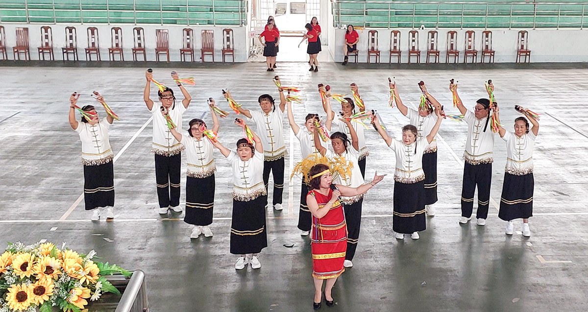 Giao lưu thể dục dưỡng sinh chào mừng Quốc khánh 2/9 ở Chợ Mới