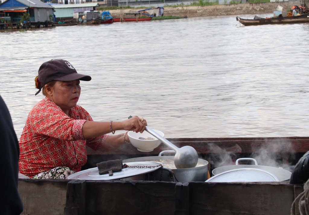Bình minh ở chợ nổi Long Xuyên