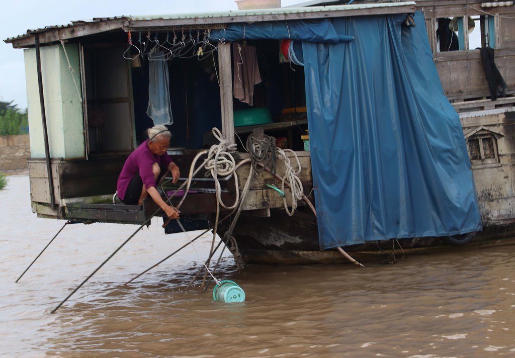 Bình minh ở chợ nổi Long Xuyên