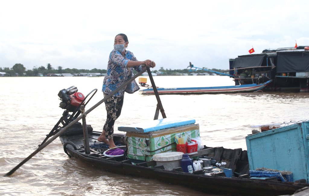 Bình minh ở chợ nổi Long Xuyên