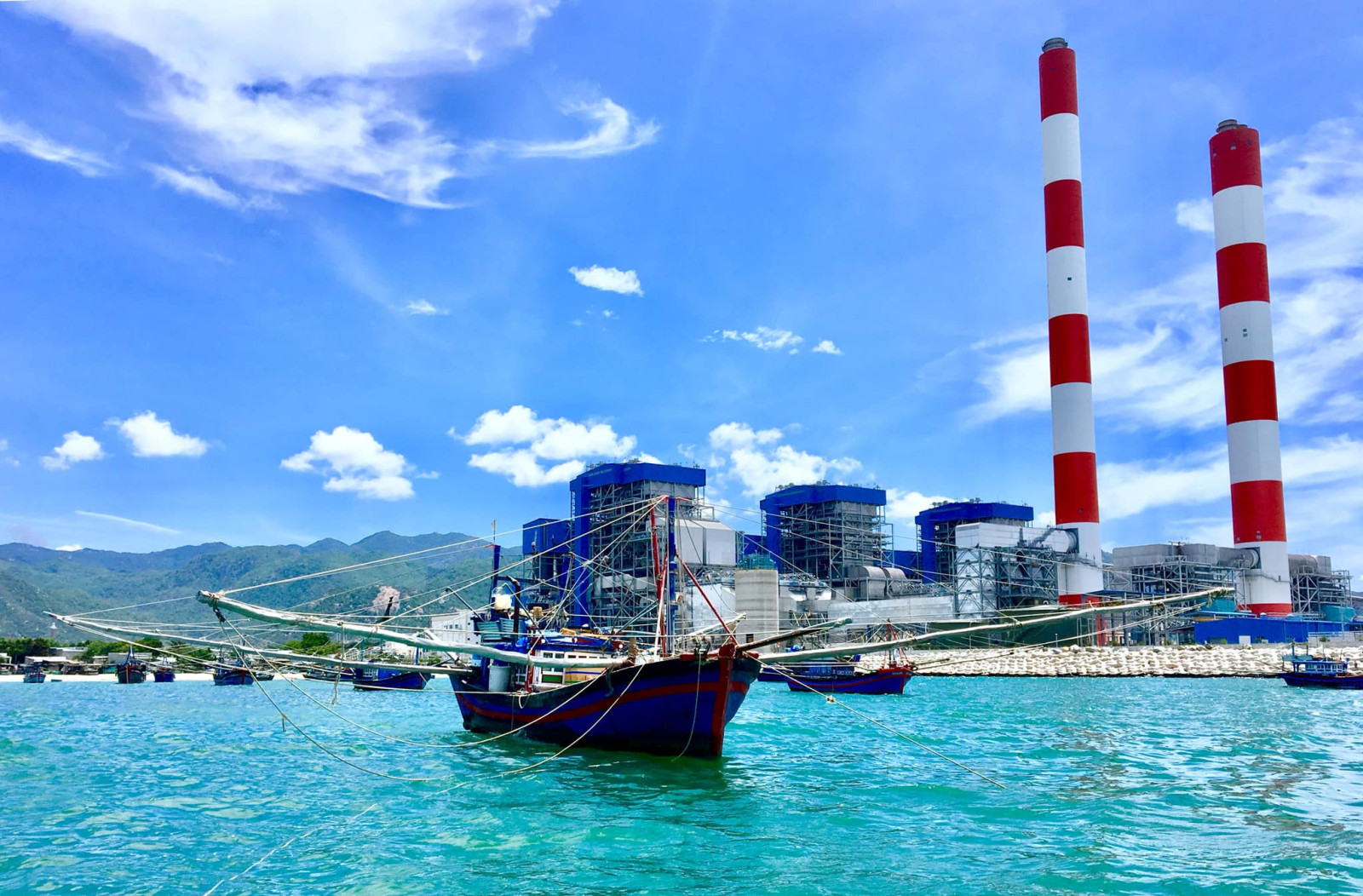 Hòn đảo ‘không khách sạn’ ở Bình Thuận, khách tới đổi gió, cắm trại qua đêm