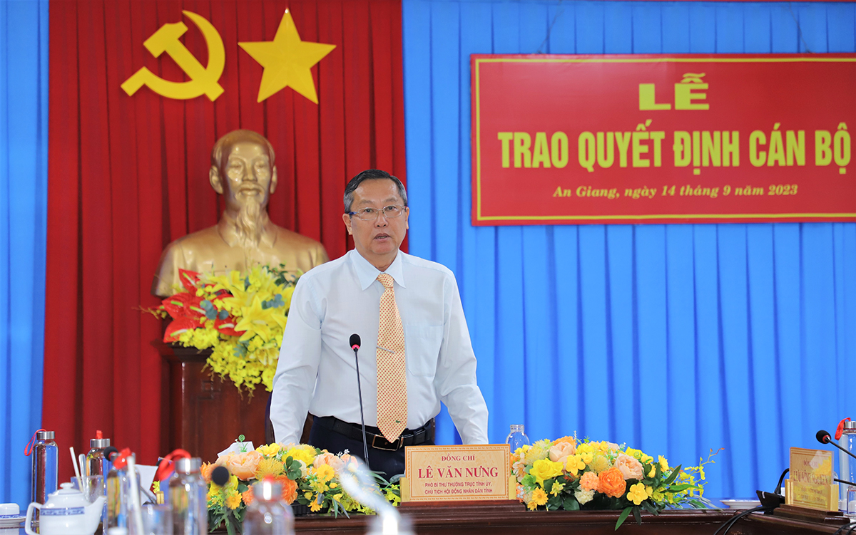Trao quyết định 2 cán bộ thuộc diện Ban Thường vụ Tỉnh ủy An Giang quản lý