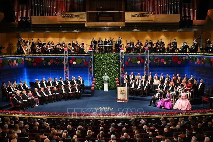 Giá trị giải thưởng Nobel tăng lên gần mức 1 triệu USD