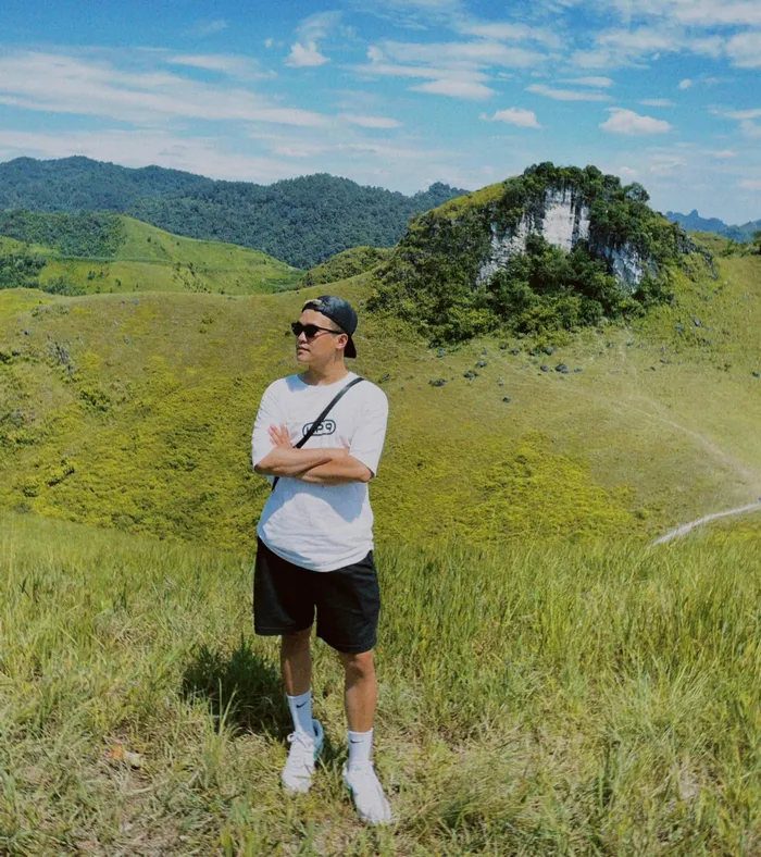 Đồi cỏ xanh mướt 'view triệu đô' ở Cao Bằng, khách rủ nhau tới cắm trại, săn mây