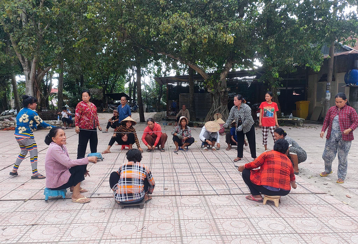 Hòa thượng Chau Sơn Hy vận động phật tử dân tộc thiểu số Khmer làm đường