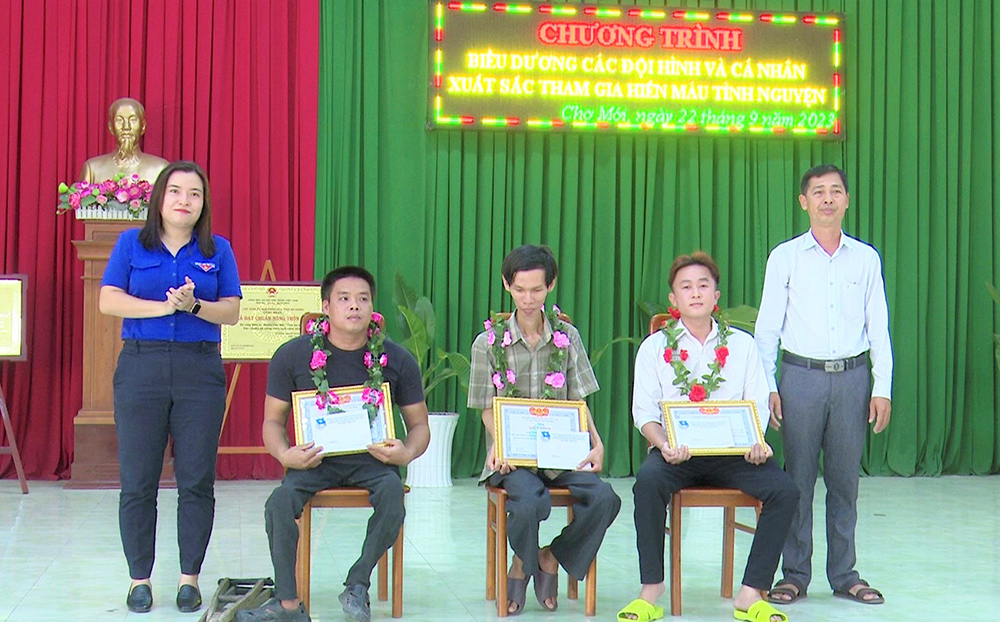 Tọa đàm chủ đề “Tỏa sáng nghị lực Việt”