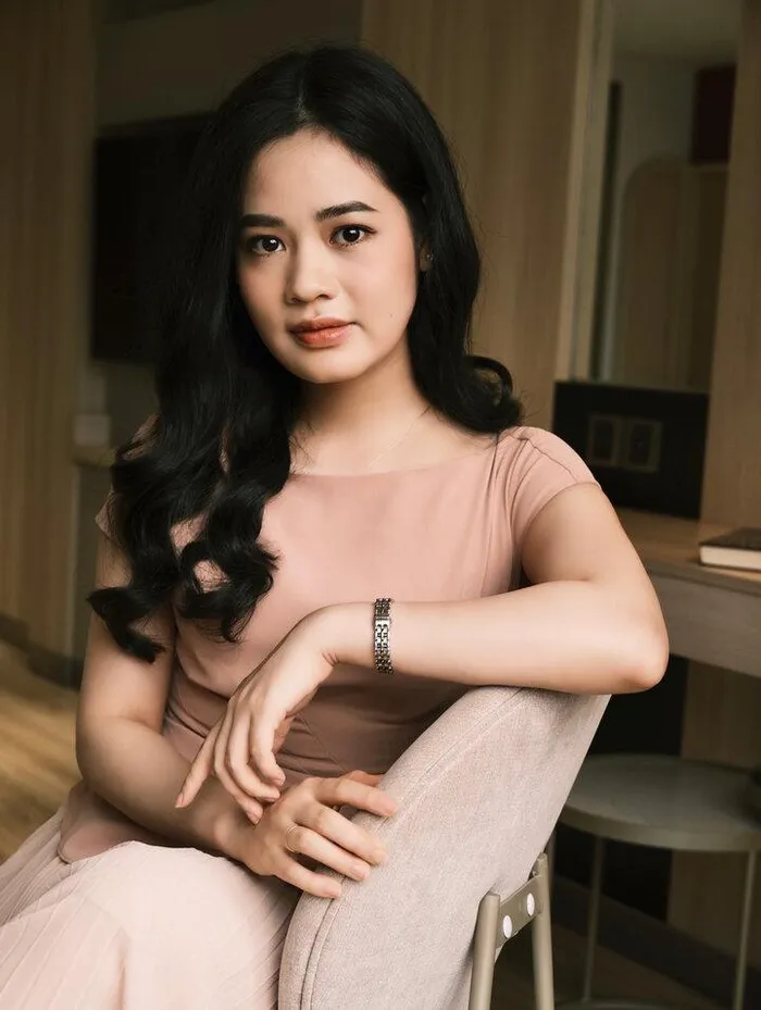 Nhan sắc đời thường của nữ 'cá mập' sinh năm 1994 trong Shark Tank mùa 6