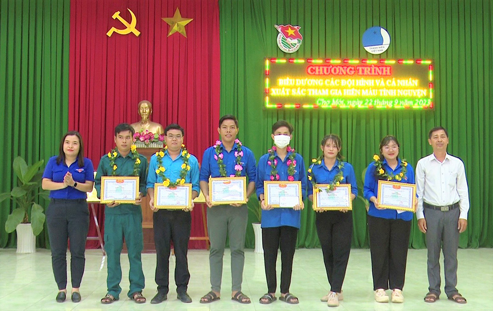 Tọa đàm chủ đề “Tỏa sáng nghị lực Việt”