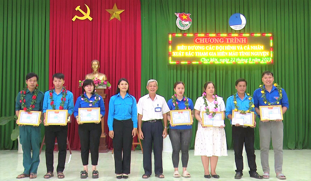Tọa đàm chủ đề “Tỏa sáng nghị lực Việt”