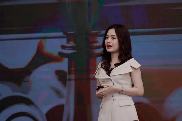 Nhan sắc đời thường của nữ 'cá mập' sinh năm 1994 trong Shark Tank mùa 6