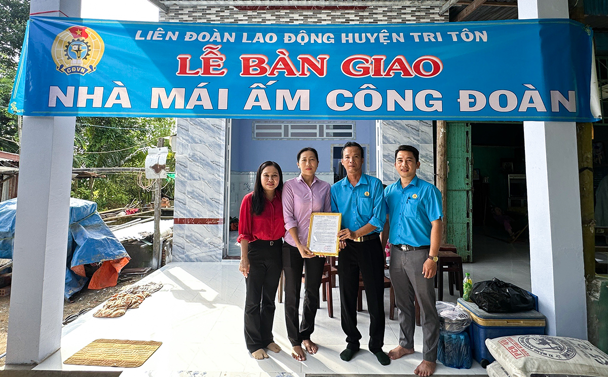 Thêm 3 Mái ấm công đoàn được bàn giao tại huyện Tri Tôn