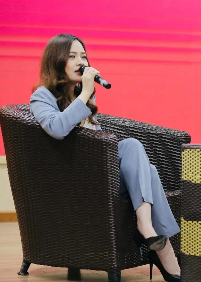 Nhan sắc đời thường của nữ 'cá mập' sinh năm 1994 trong Shark Tank mùa 6