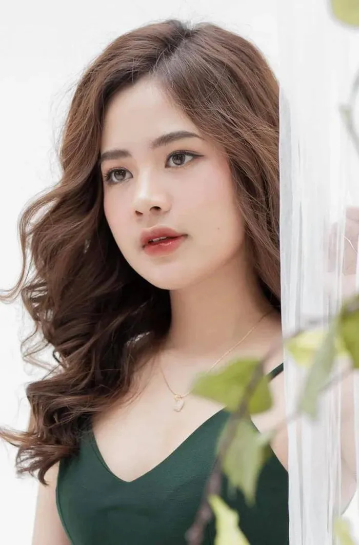 Nhan sắc đời thường của nữ 'cá mập' sinh năm 1994 trong Shark Tank mùa 6