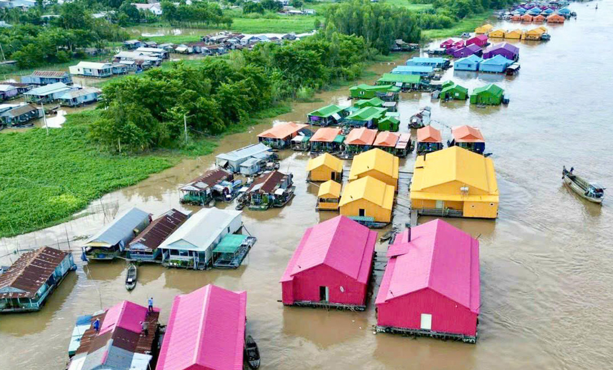“Áo mới” làng bè bên sông Châu Đốc