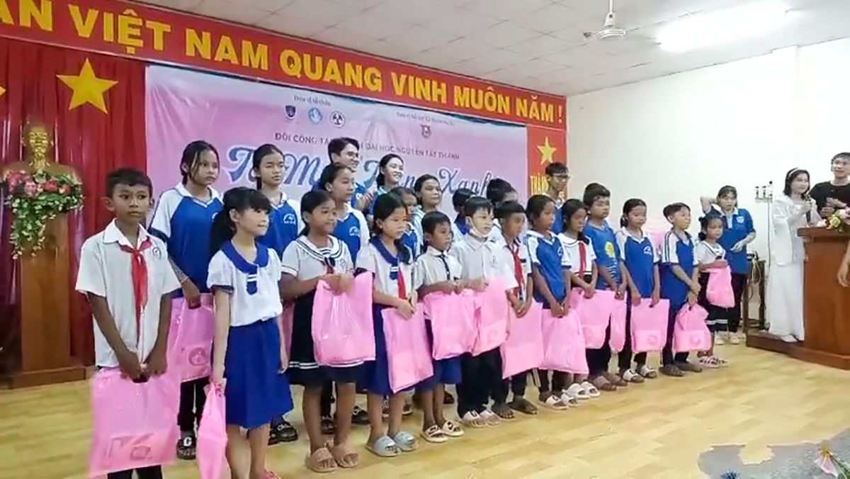 Thắp sáng ước mơ cho học sinh dân tộc thiểu số Khmer huyện Tri Tôn