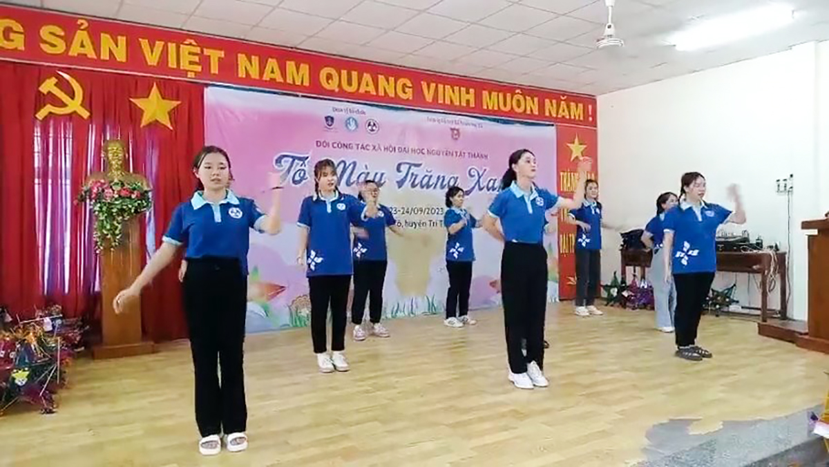 Thắp sáng ước mơ cho học sinh dân tộc thiểu số Khmer huyện Tri Tôn