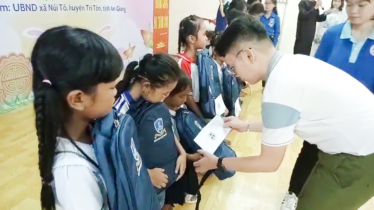 Thắp sáng ước mơ cho học sinh dân tộc thiểu số Khmer huyện Tri Tôn