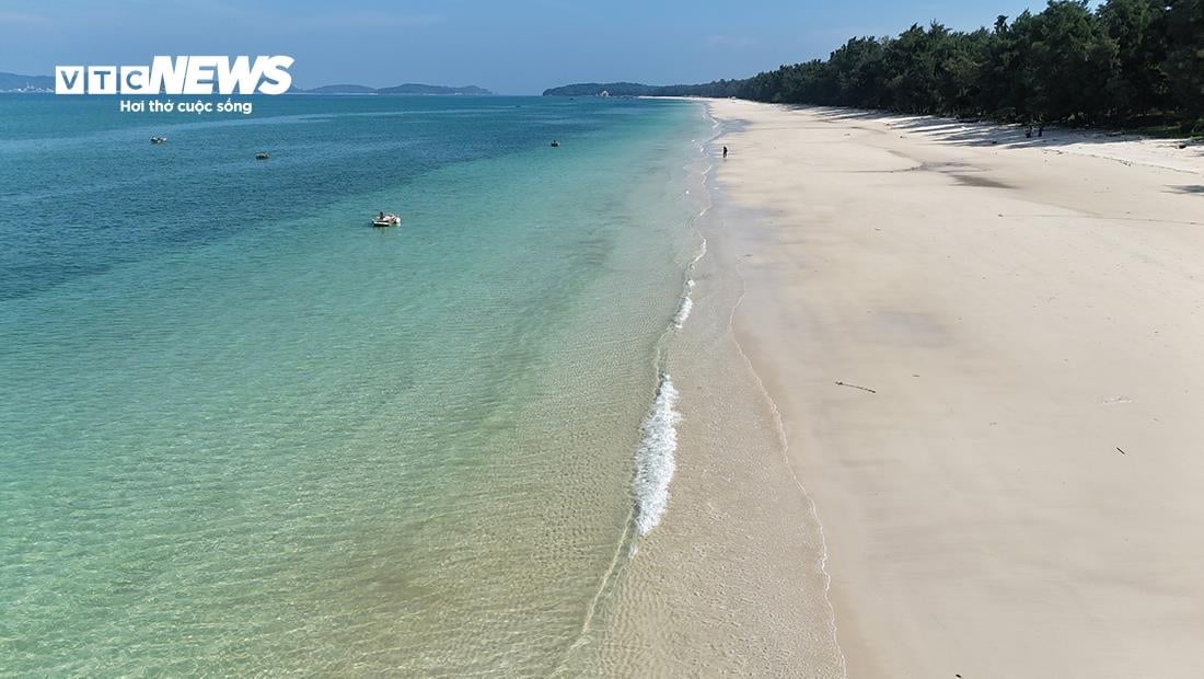 Ngắm biển xanh, cát trắng và vẻ đẹp nguyên sơ ở huyện đảo đẹp bậc nhất Việt Nam