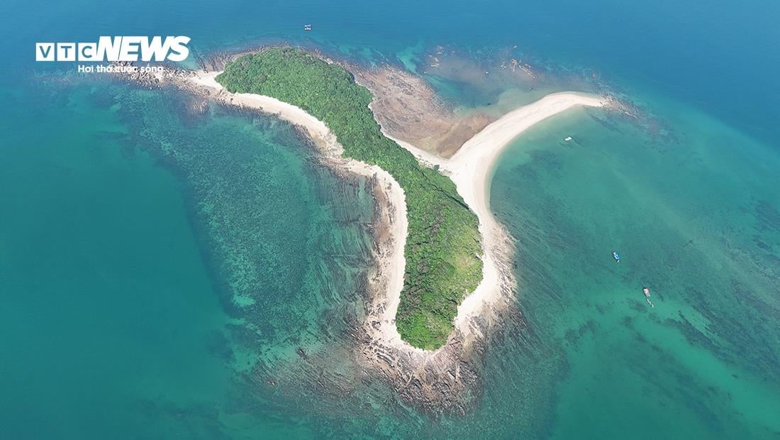 Ngắm biển xanh, cát trắng và vẻ đẹp nguyên sơ ở huyện đảo đẹp bậc nhất Việt Nam