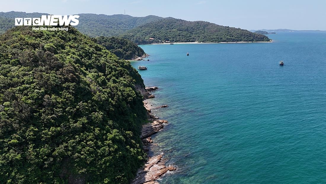 Ngắm biển xanh, cát trắng và vẻ đẹp nguyên sơ ở huyện đảo đẹp bậc nhất Việt Nam