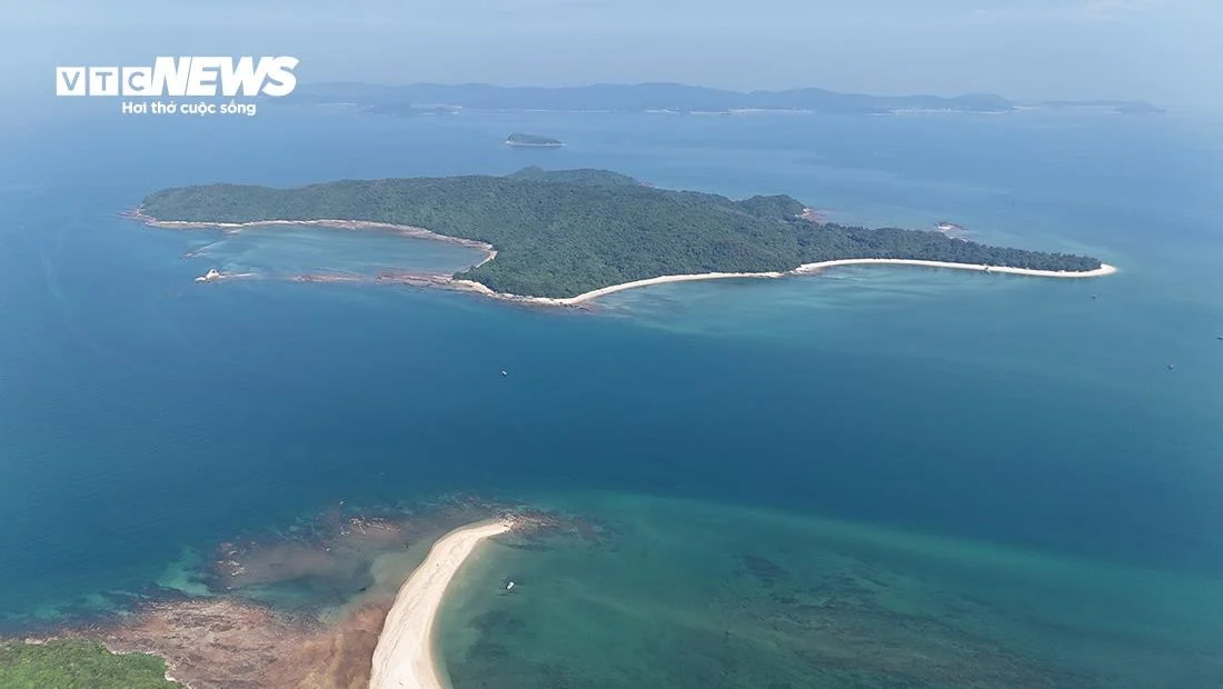 Ngắm biển xanh, cát trắng và vẻ đẹp nguyên sơ ở huyện đảo đẹp bậc nhất Việt Nam