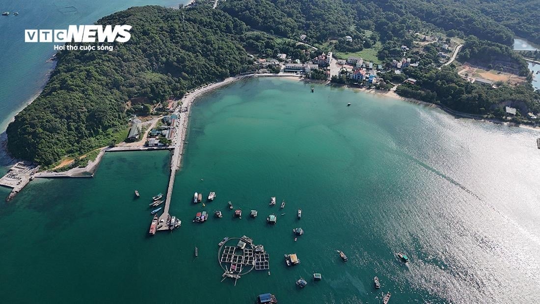 Ngắm biển xanh, cát trắng và vẻ đẹp nguyên sơ ở huyện đảo đẹp bậc nhất Việt Nam