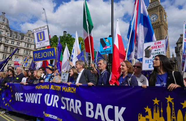 Hàng nghìn người Anh biểu tình phản đối Brexit, đòi tái gia nhập EU