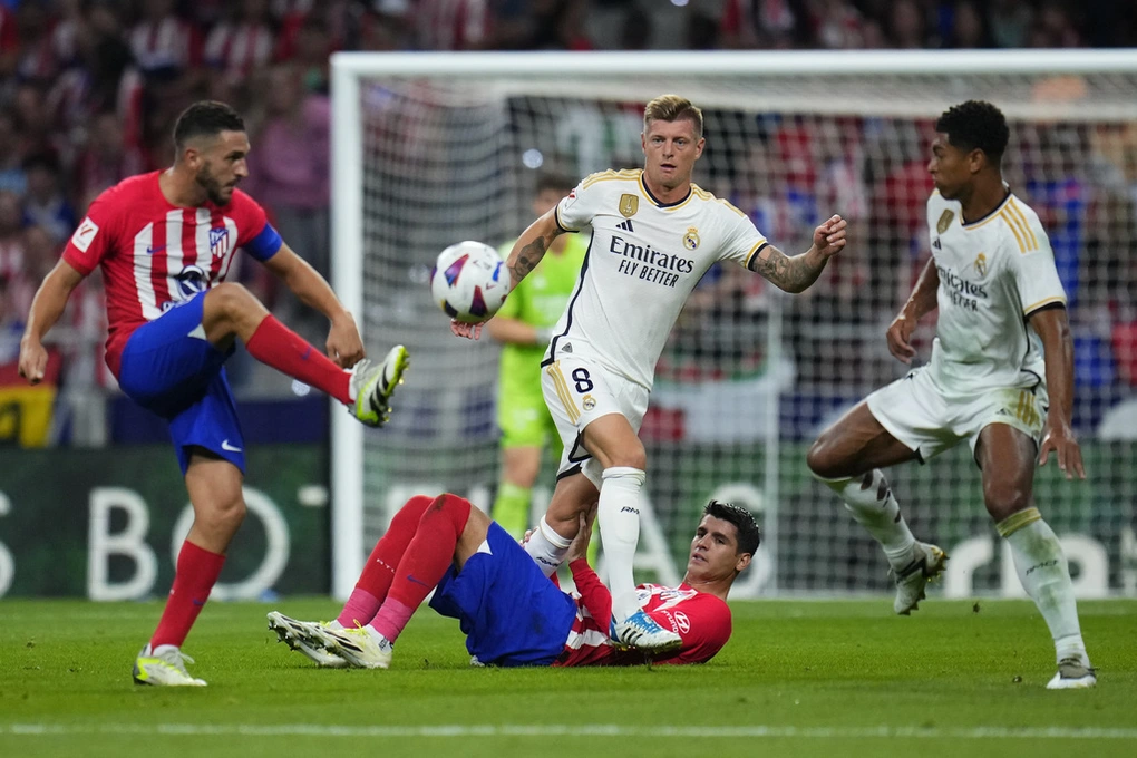 Gục ngã trước Atletico, Real Madrid mất ngôi đầu bảng