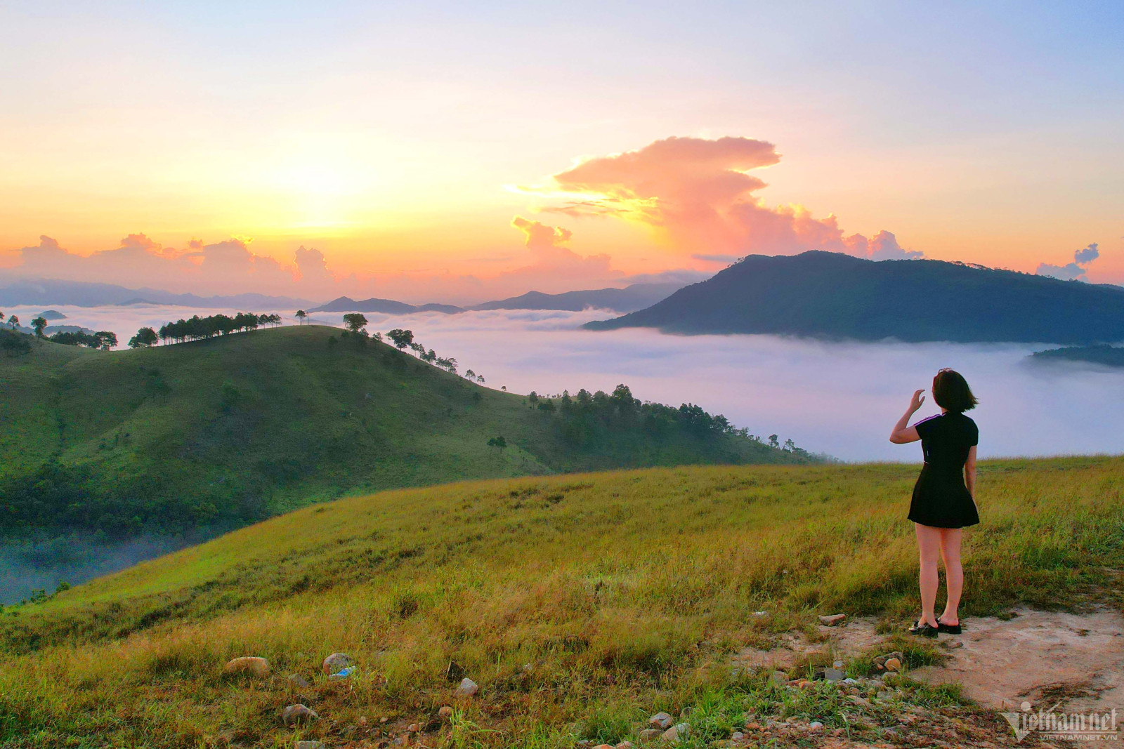 Điểm cắm trại săn mây 'siêu đỉnh' ở Quảng Ninh, cảnh đẹp không kém ở Tà Xùa