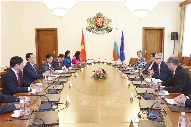 Chủ tịch Quốc hội Vương Đình Huệ hội kiến Thủ tướng Bulgaria