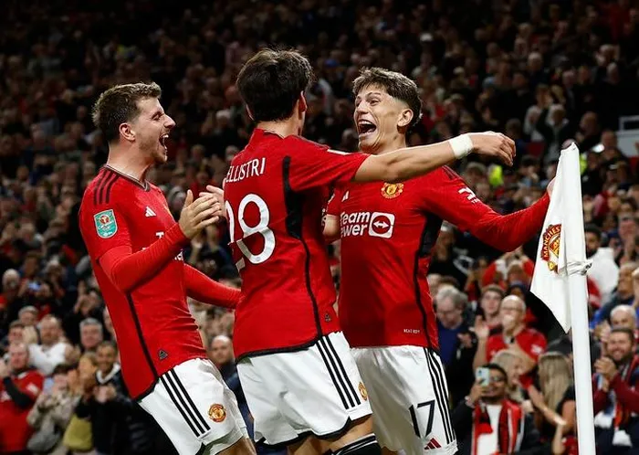 Thắng dễ Crystal Palace, Man United chứng tỏ sức mạnh nhà vô địch League Cup