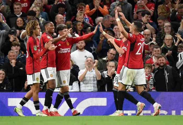 Thắng dễ Crystal Palace, Man United chứng tỏ sức mạnh nhà vô địch League Cup