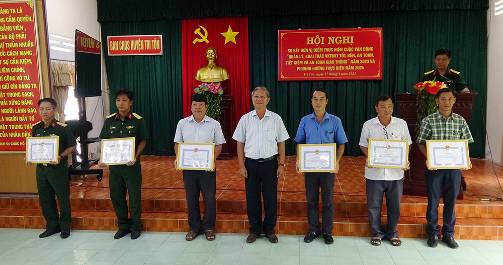 An Giang sơ kết đơn vị điểm thực hiện Cuộc vận động 50