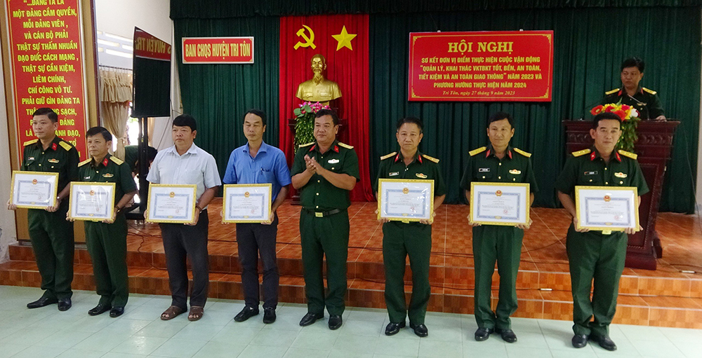 An Giang sơ kết đơn vị điểm thực hiện Cuộc vận động 50