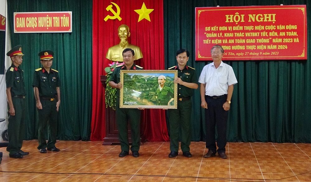 An Giang sơ kết đơn vị điểm thực hiện Cuộc vận động 50