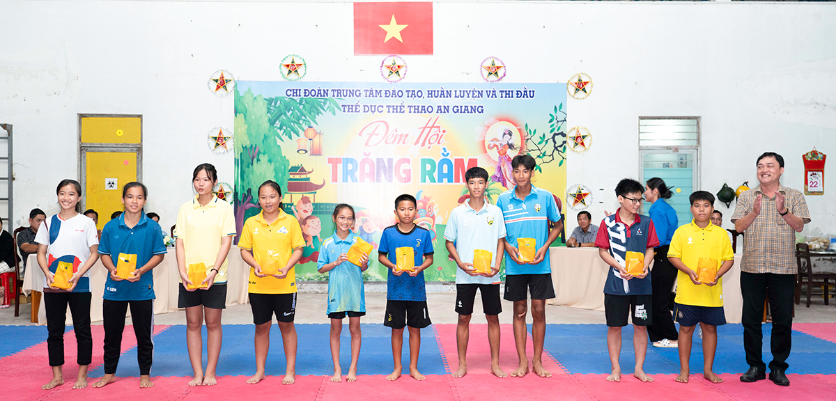Hơn 160 vận động viên thiếu nhi vui “Đêm hội trăng rằm”